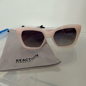 Kenneth Cole
Reaction Luna Crystal Cat-Eye
Pink Sunglasses NWT